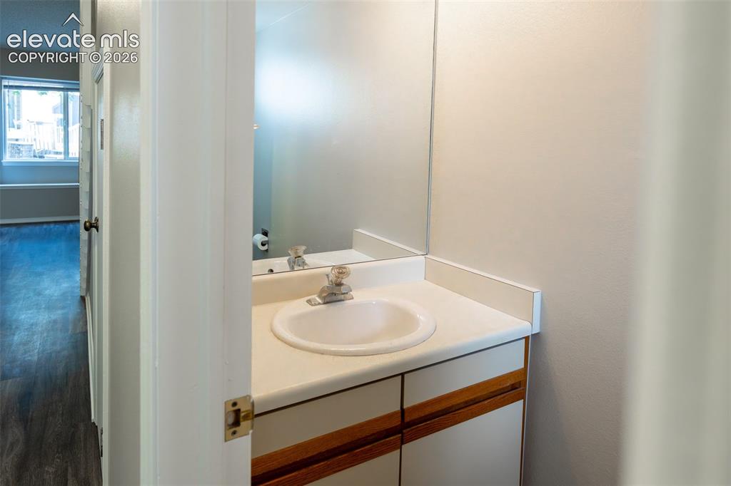 Image 22 of 22: Bathroom