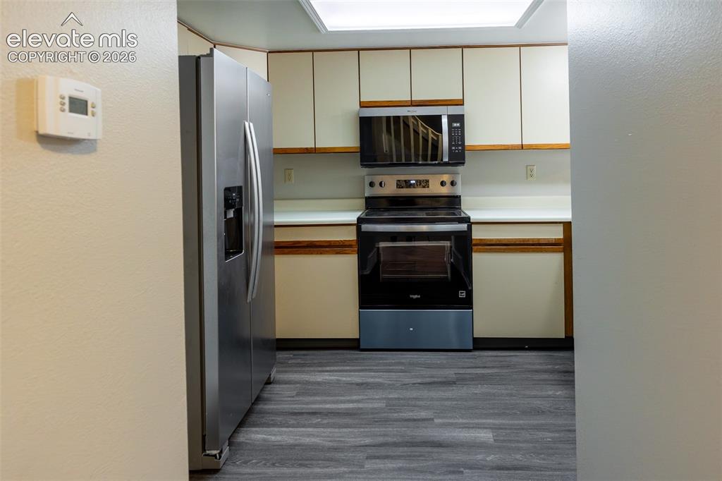 Image 4 of 22: Kitchen