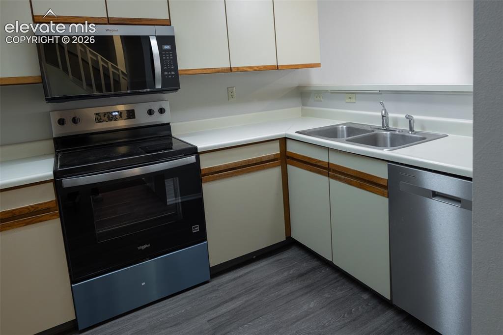 Image 5 of 22: Kitchen