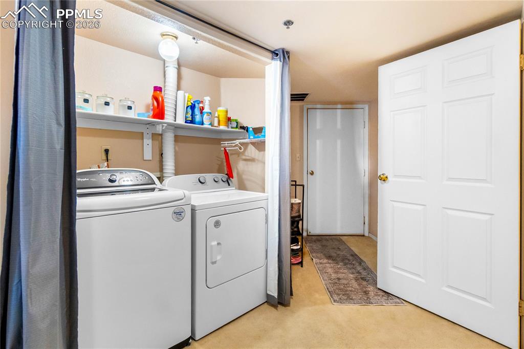 Image 22 of 37: Laundry