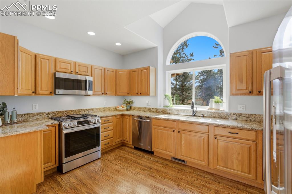 Image 10 of 48: Kitchen