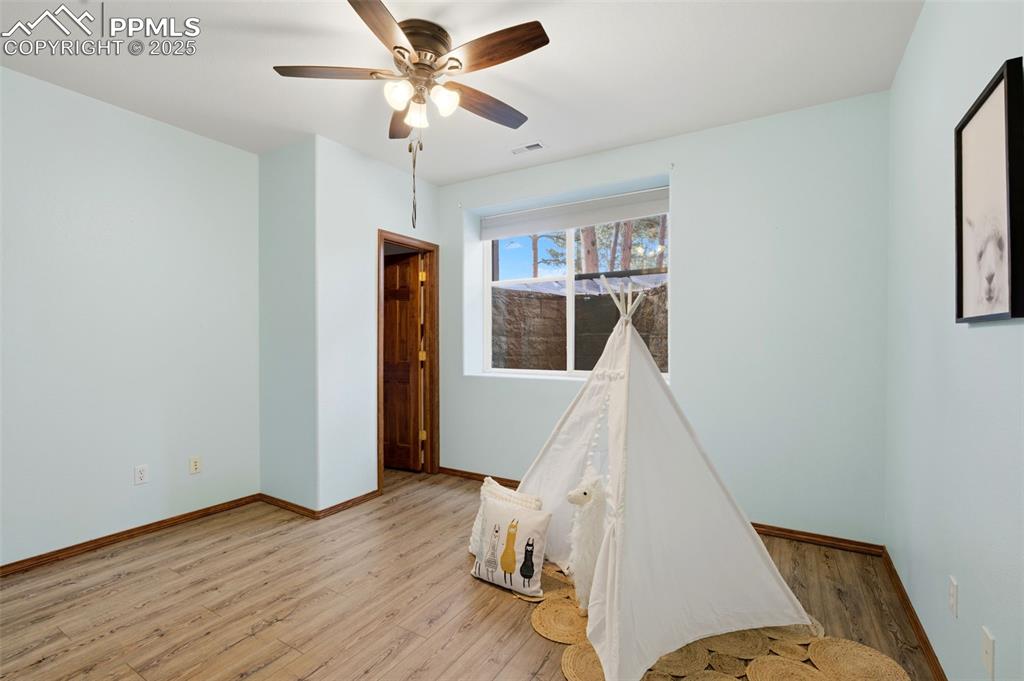 Image 19 of 48: Bedroom