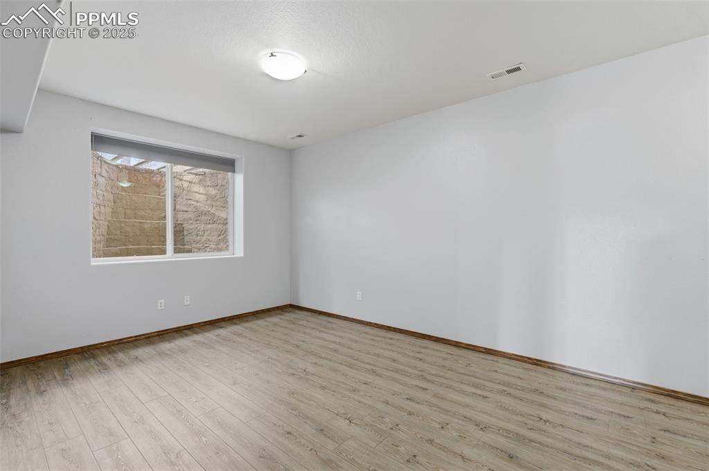 Image 28 of 48: Bedroom