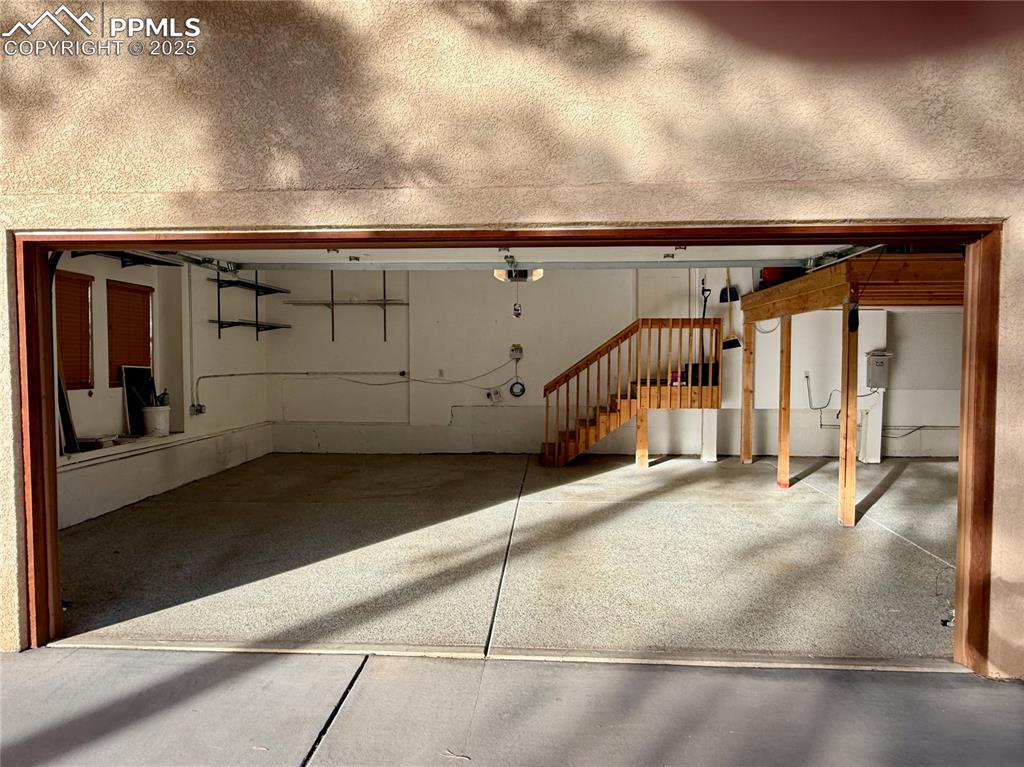 Image 45 of 48: Garage