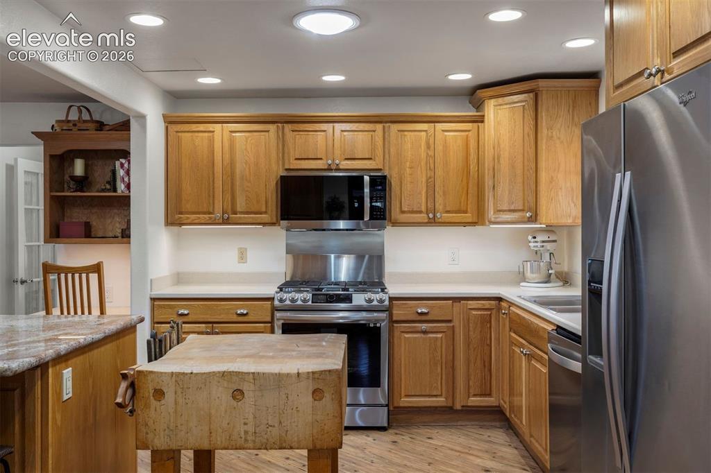Image 15 of 48: Kitchen