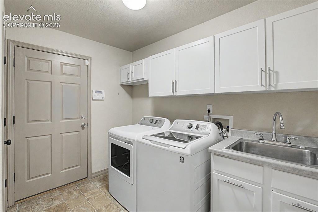 Image 11 of 40: Bathroom