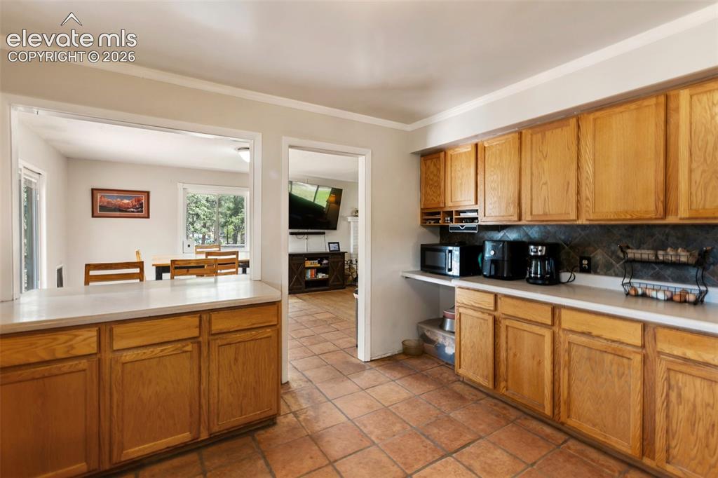 Image 11 of 27: Kitchen 