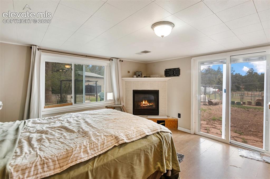 Image 19 of 27: Bedroom 