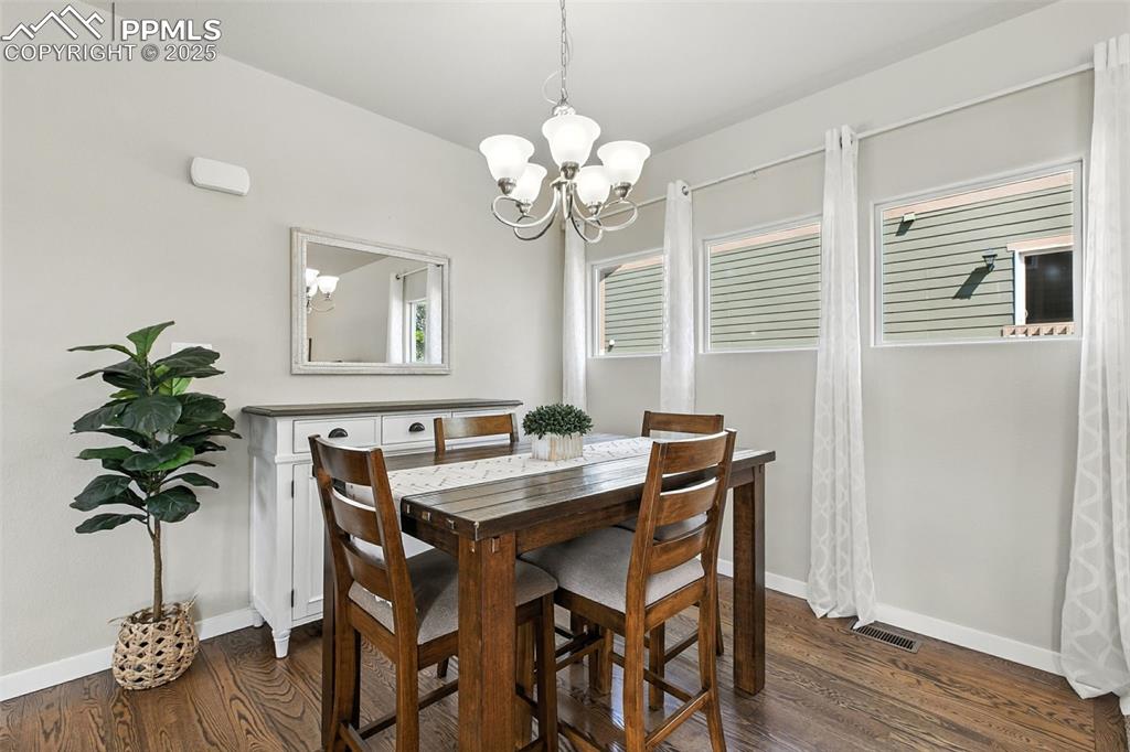 Image 10 of 48: Dining Area