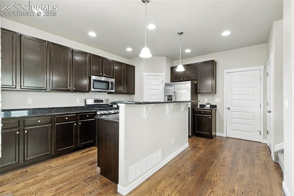 Image 14 of 48: Kitchen