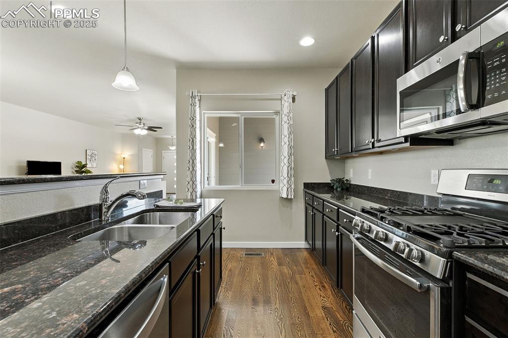 Image 17 of 48: Kitchen