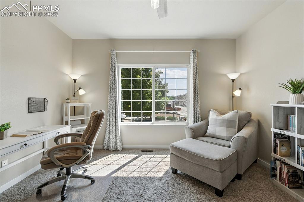 Image 21 of 48: Office