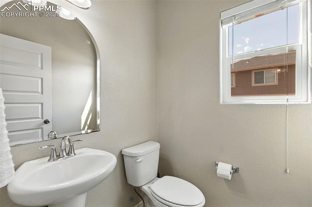 Image 22 of 48: Bathroom