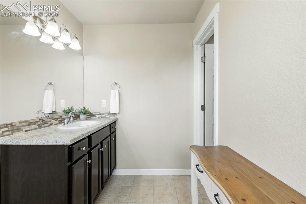 Image 27 of 48: Bathroom