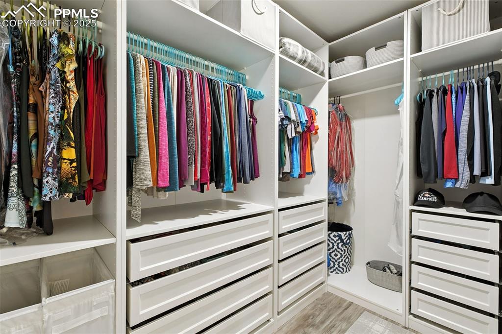 Image 28 of 48: Closet