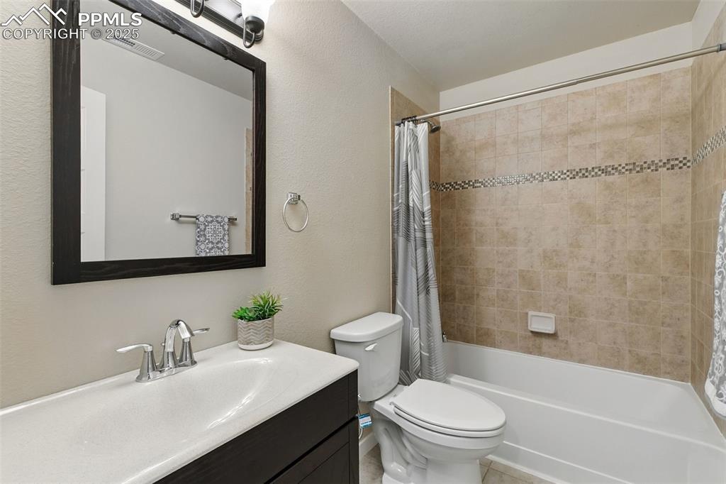 Image 42 of 48: Bathroom