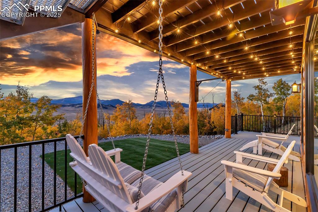 Image 10 of 50: Deck