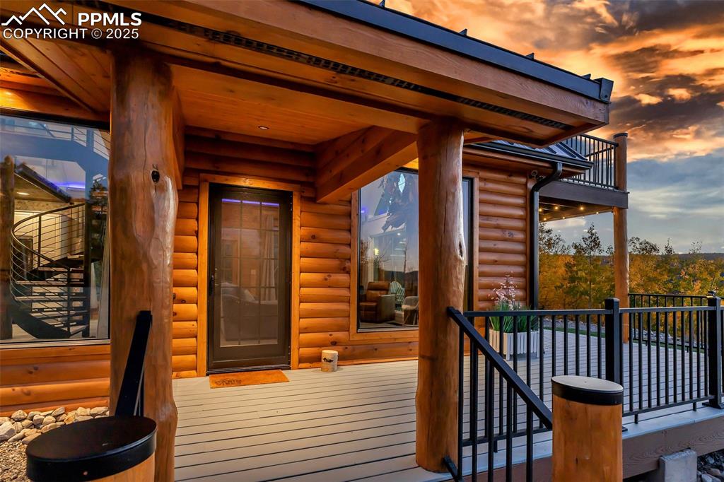 Image 12 of 50: Deck