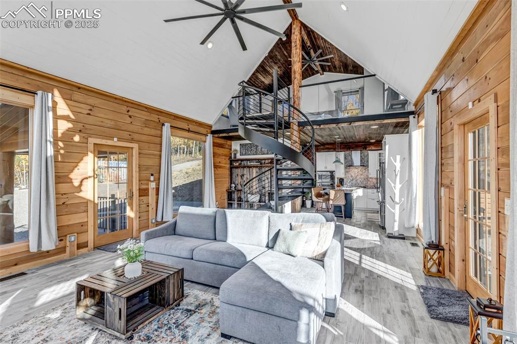 Image 29 of 50: Living Room