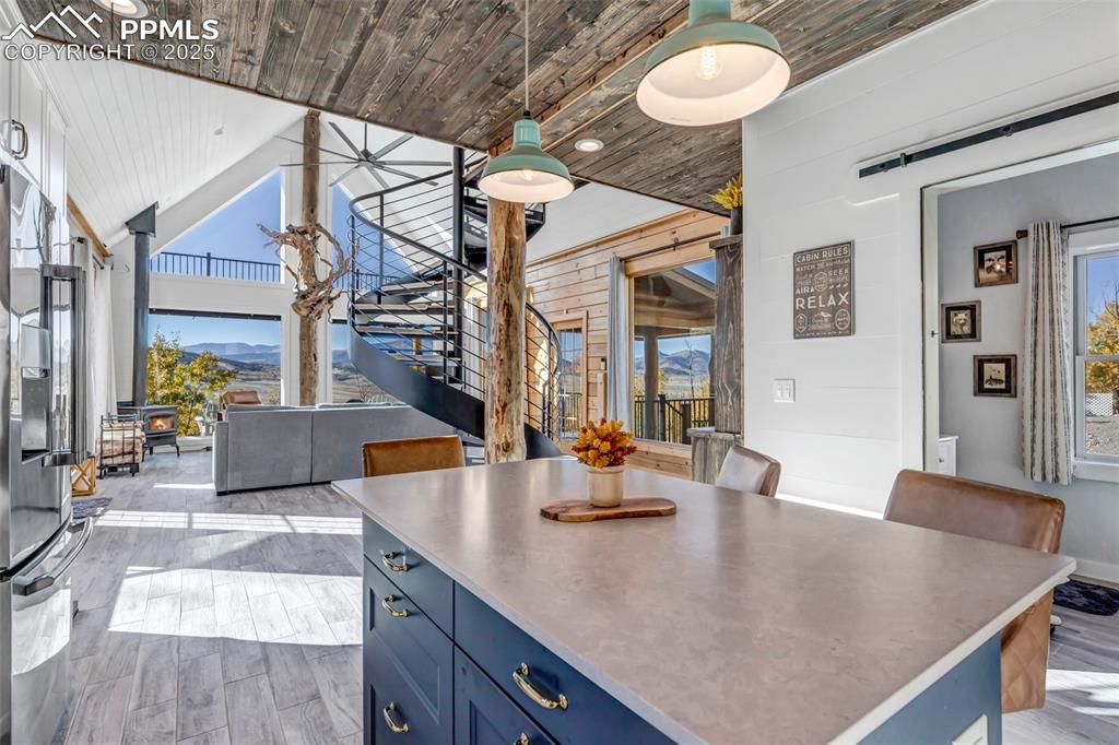 Image 30 of 50: Dining Area