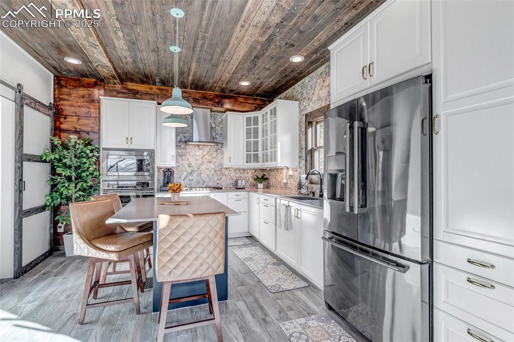 Image 34 of 50: Kitchen