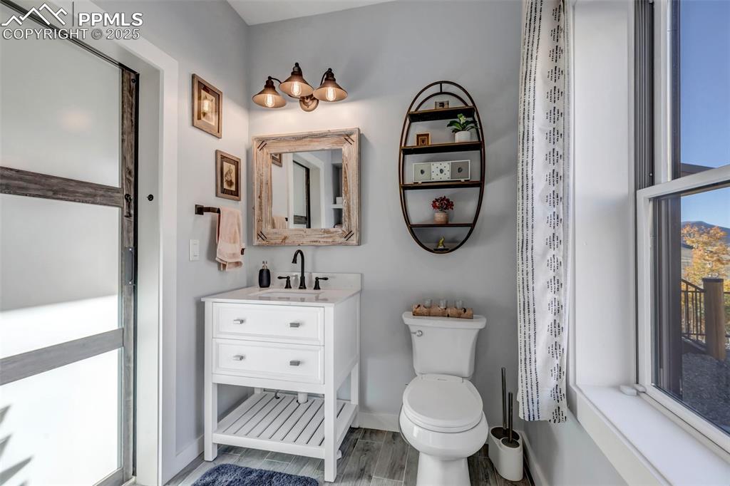 Image 36 of 50: Bathroom