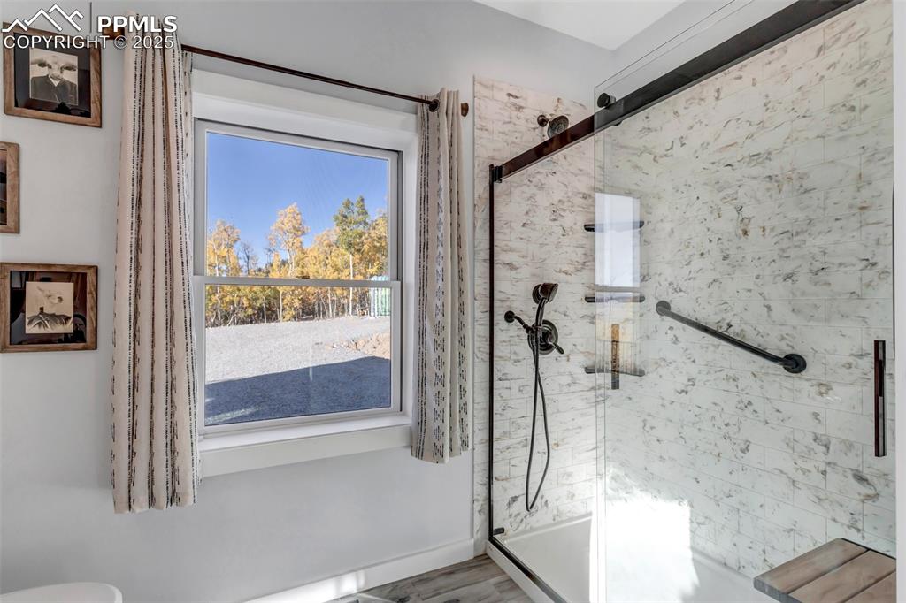 Image 37 of 50: Bathroom