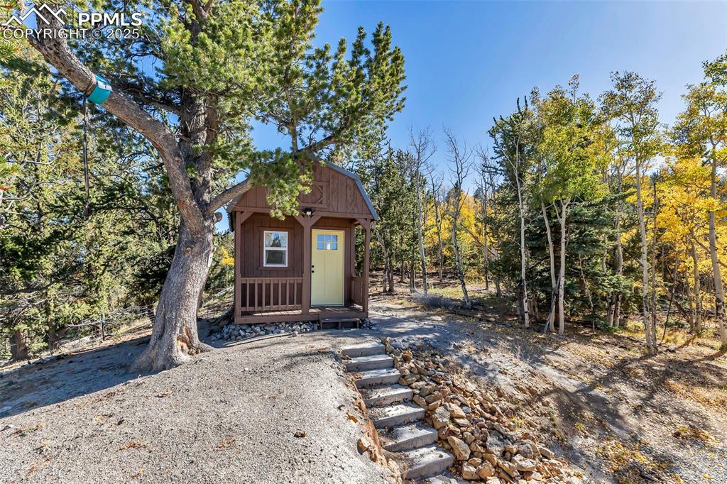 Image 43 of 50: Bedroom