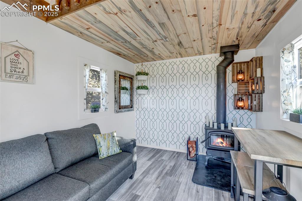 Image 46 of 50: Bedroom