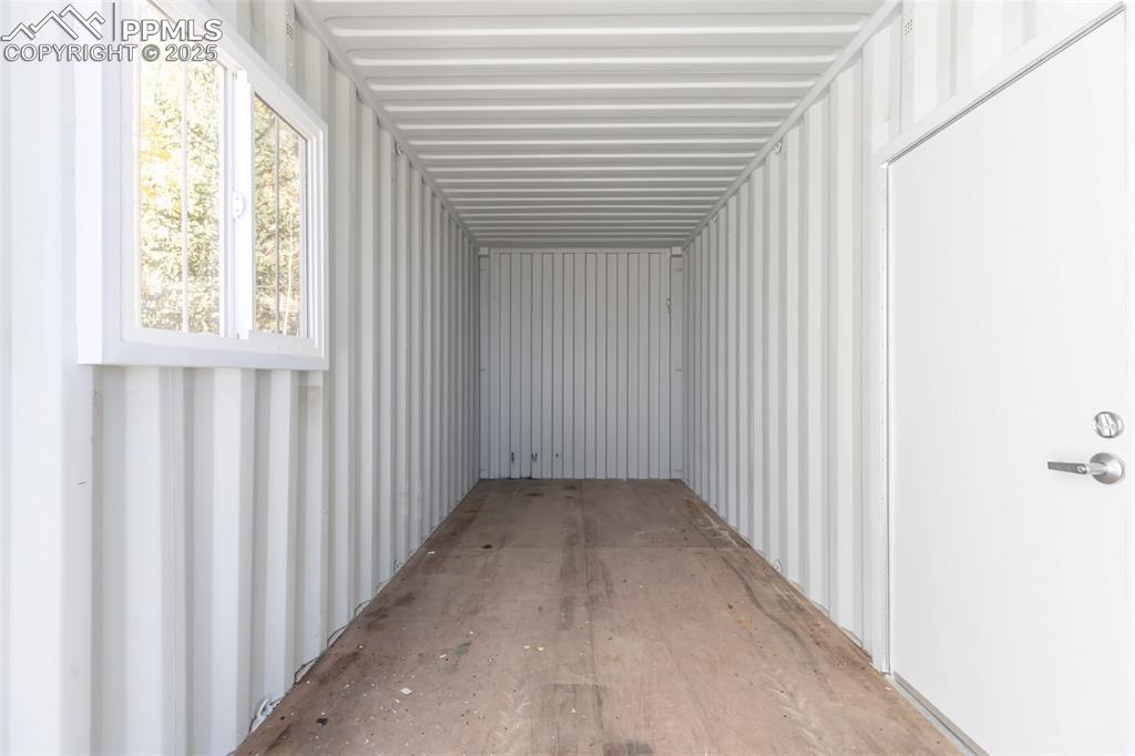 Image 49 of 50: Bedroom