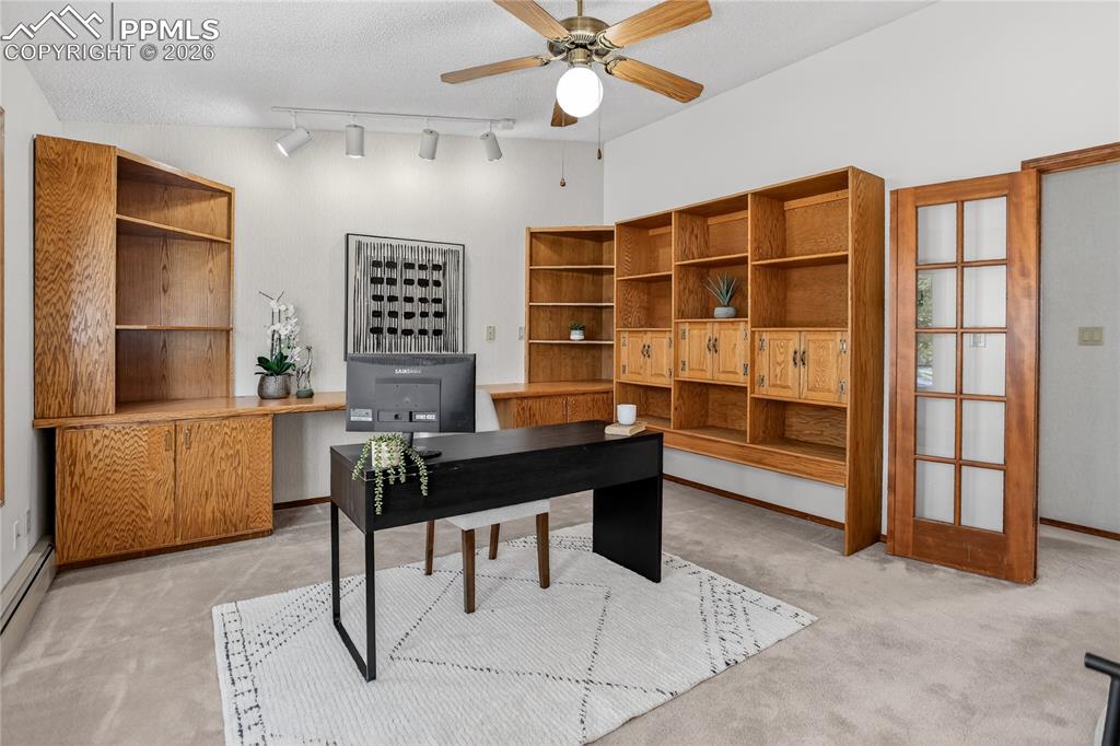 Image 15 of 30: Built-in desk & shelving