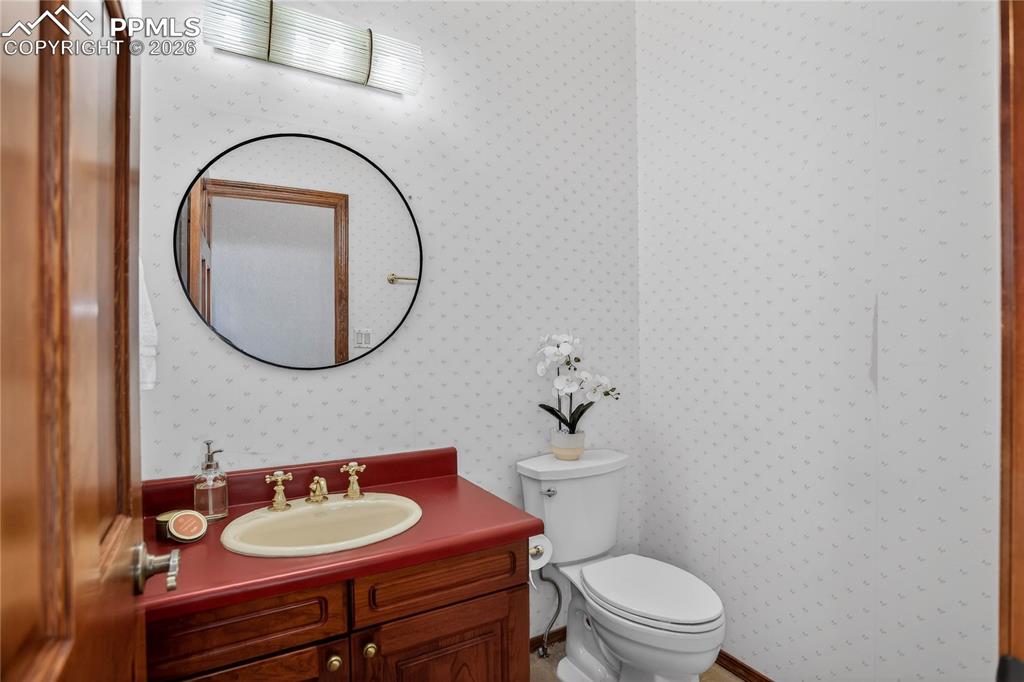 Image 16 of 30: Powder room