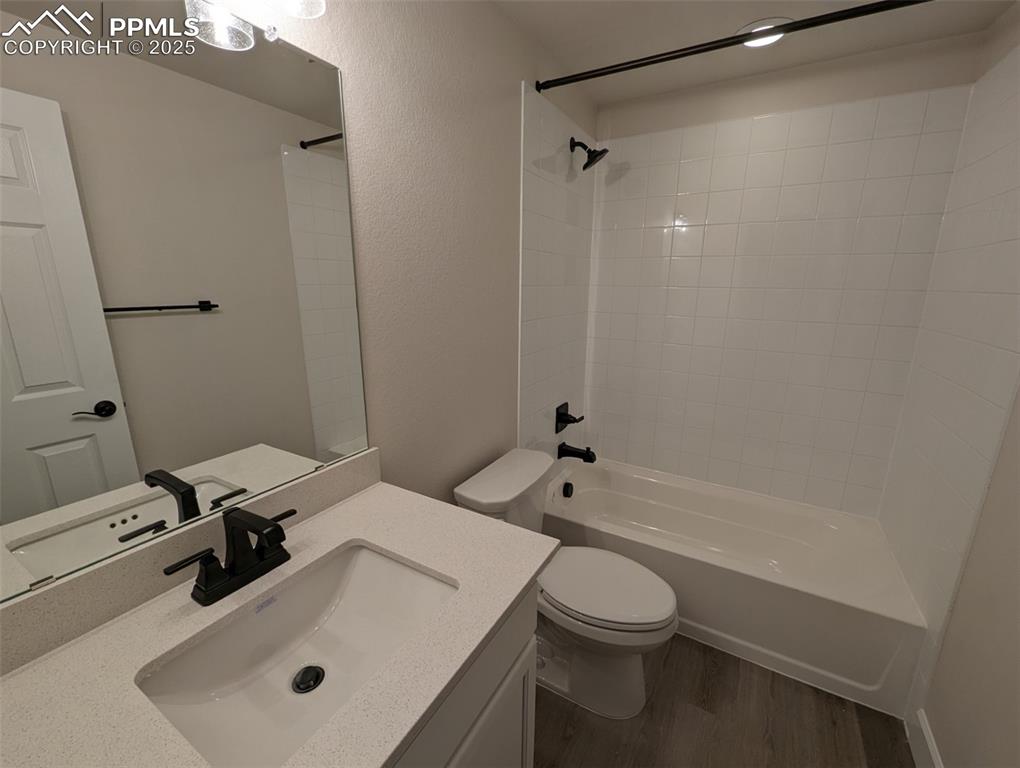 Image 13 of 16: Bathroom
