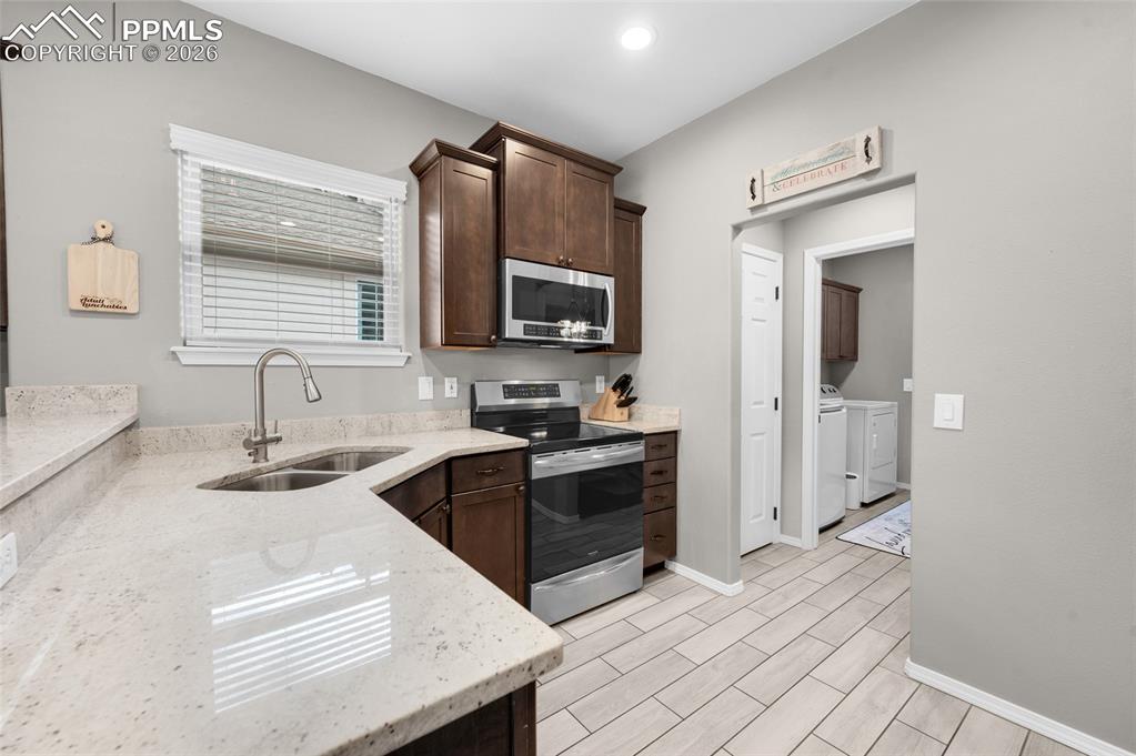 Image 10 of 45: Kitchen