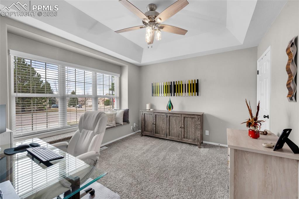 Image 13 of 45: Dining Area