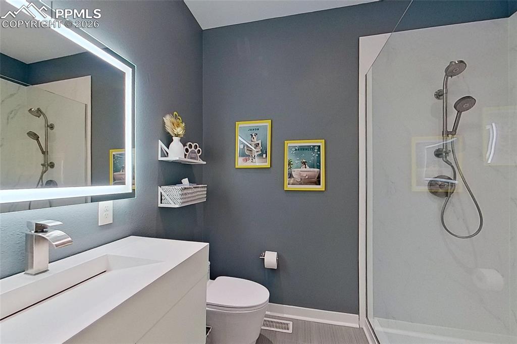 Image 19 of 45: Master Bedroom