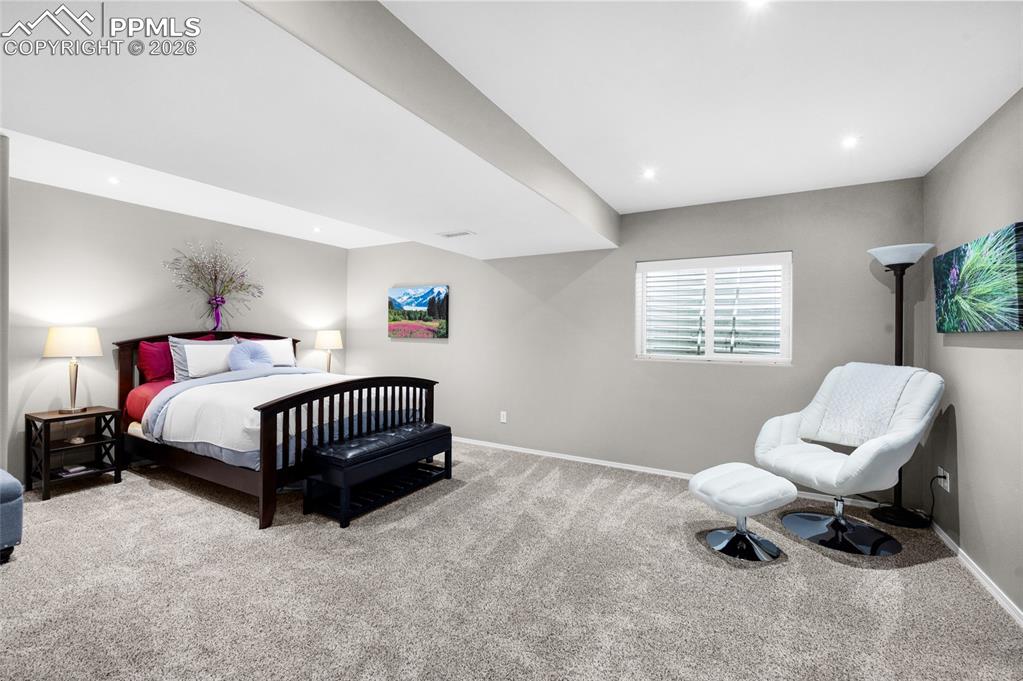 Image 30 of 45: Family Room