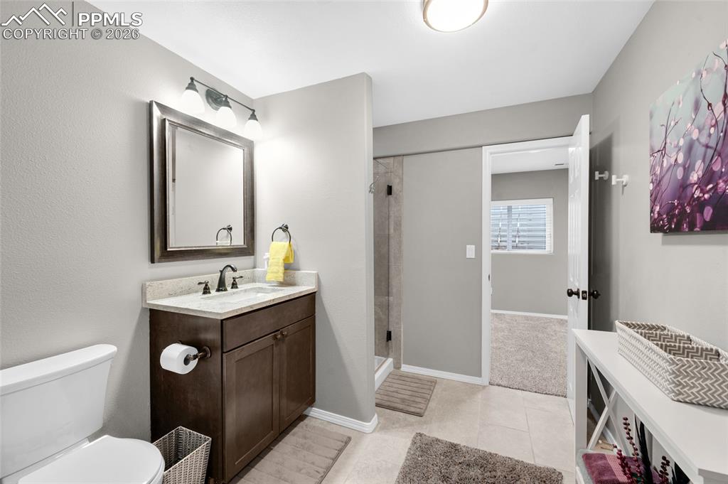 Image 32 of 45: Bedroom