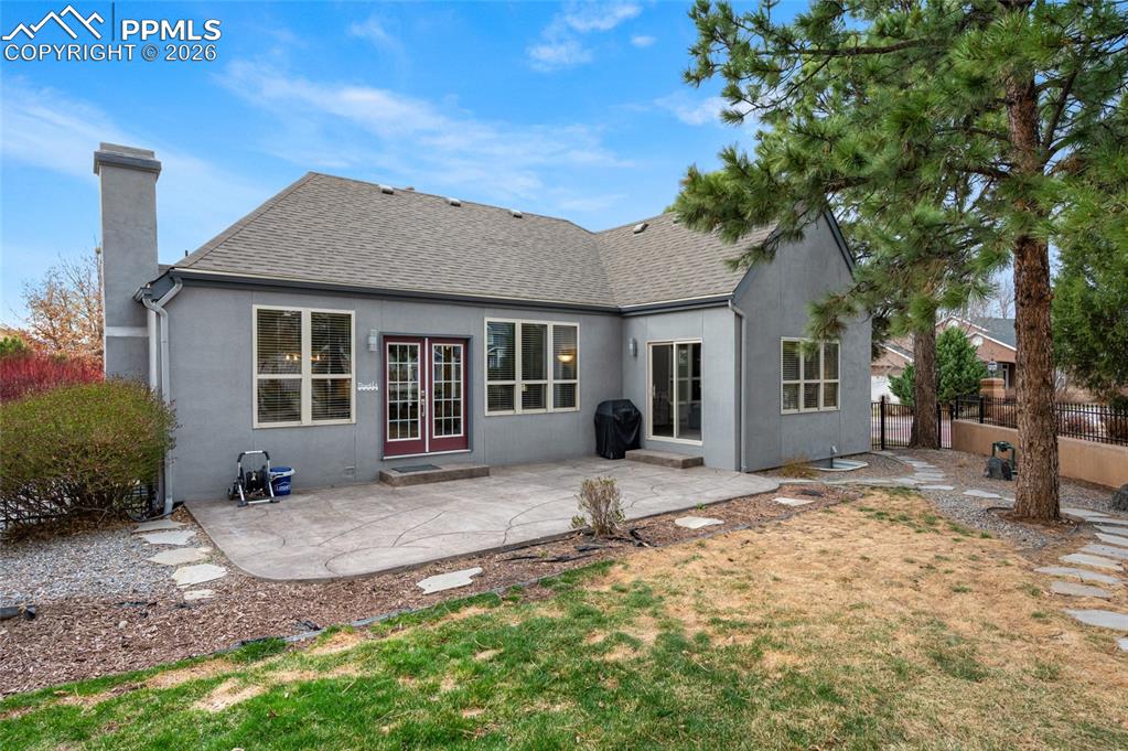 Image 36 of 45: Bedroom