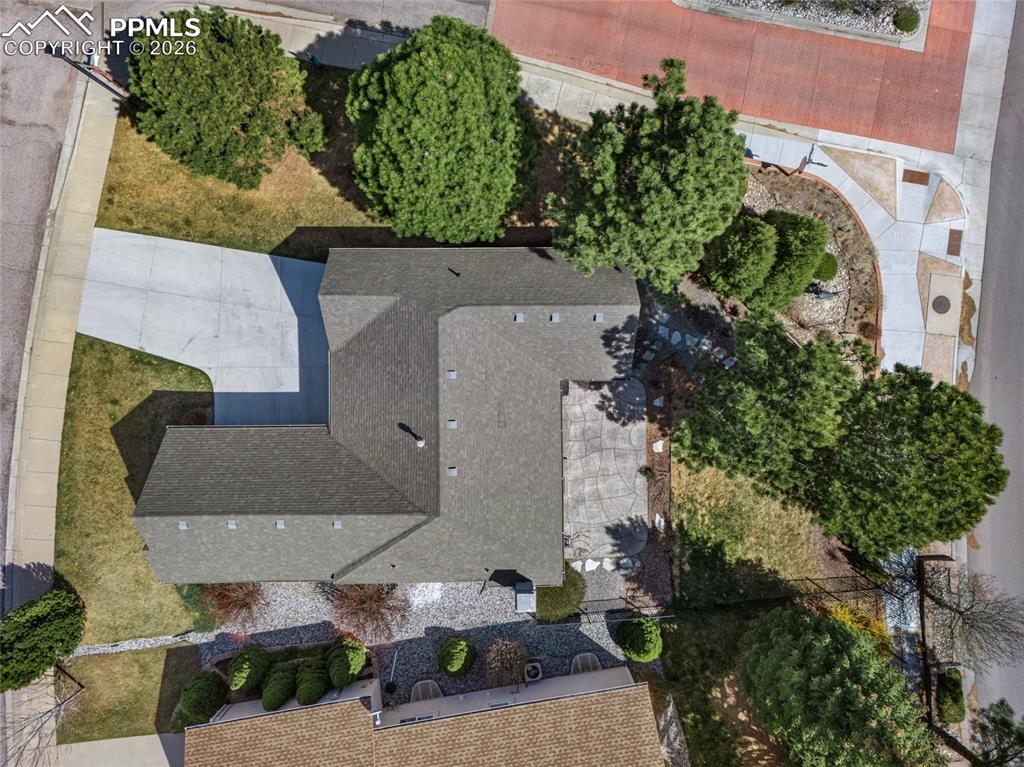 Image 40 of 45: Back of Structure