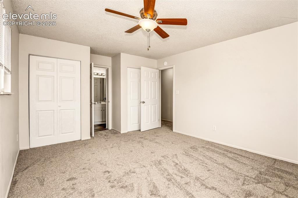 Image 10 of 31: Bedroom