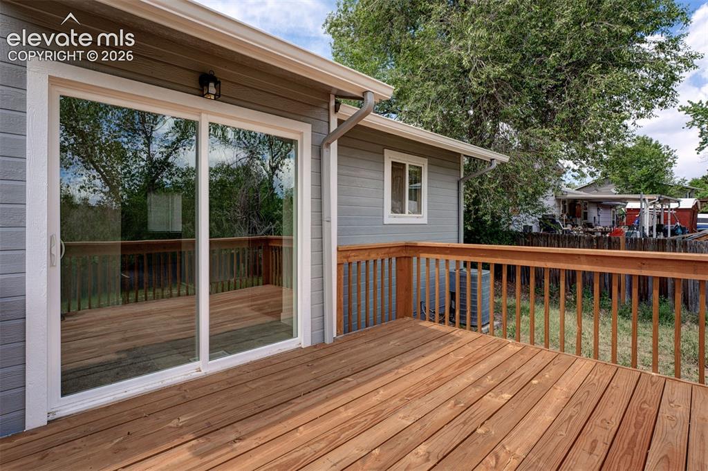 Image 26 of 31: Deck