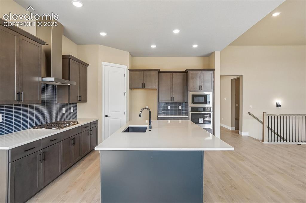 Image 11 of 50: Kitchen
