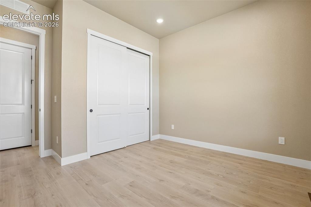 Image 19 of 50: Bedroom
