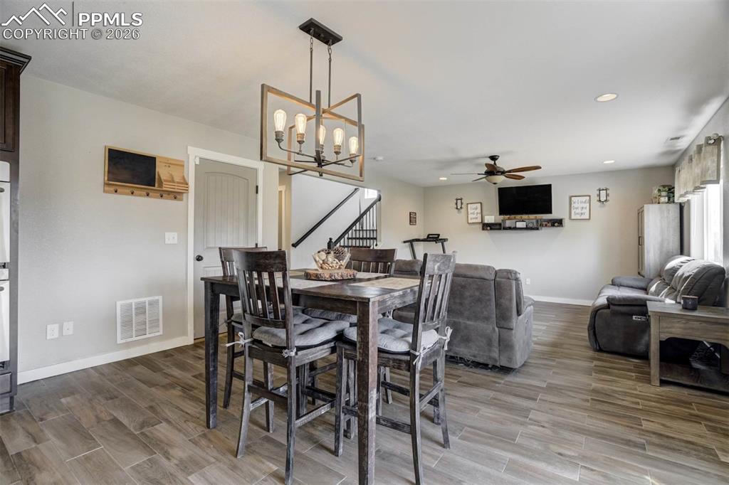 Image 12 of 49: Dining Area