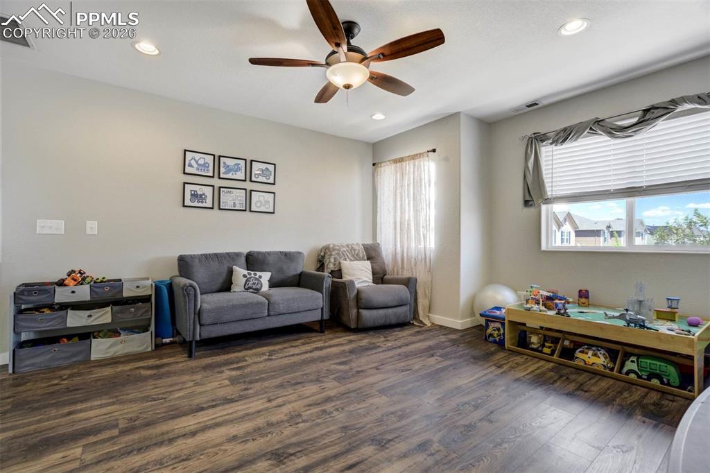 Image 25 of 49: Living Room