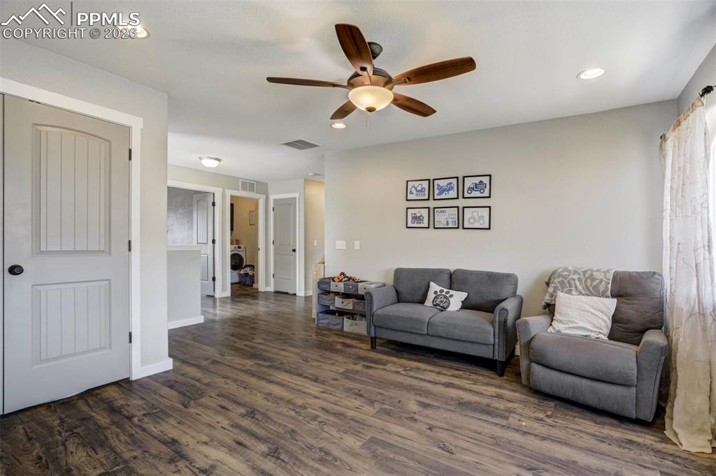 Image 26 of 49: Living Room