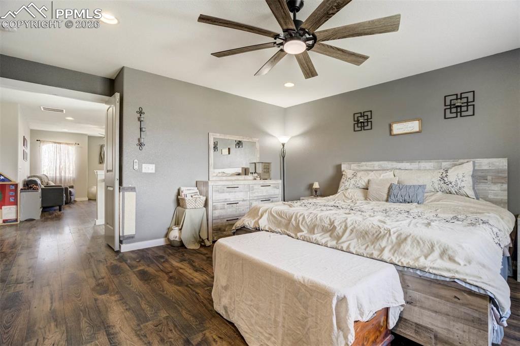 Image 29 of 49: Bedroom