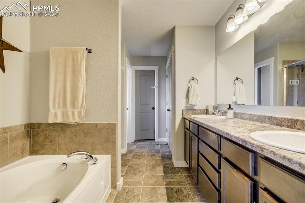 Image 33 of 49: Bathroom