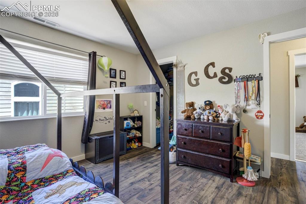 Image 42 of 49: Bedroom